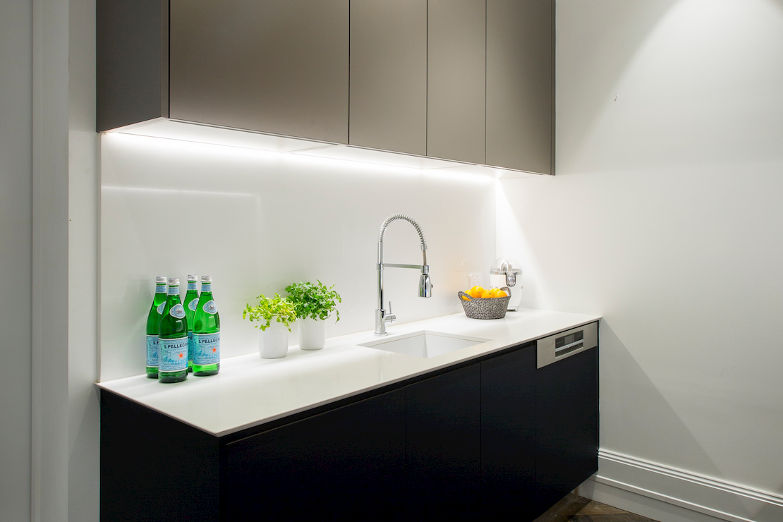 White-Quartz-Concetto-Pure-White-Kinsman-Kitchens-Marcel-Aucar-House-One-005