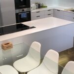 Modern U-Shape Kitchen with island in Caesarstone 1141 Pure White | 3219
