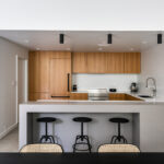 Modern U-Shape Kitchen in Caesarstone 4004 Raw Concrete | 2955