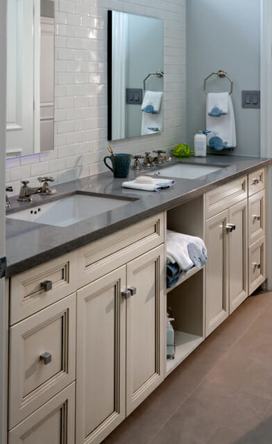 4030OysterUSA_Bathroom_02.jpg
