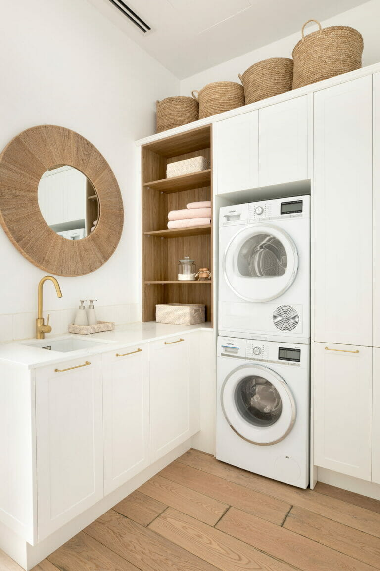 Empira_White_Kitchen_by_Kinsman_Kitchens_003.jpg