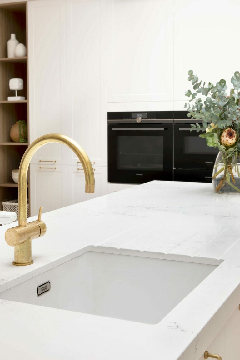 Empira_White_Kitchen_by_Kinsman_Kitchens_004.jpg-scaled