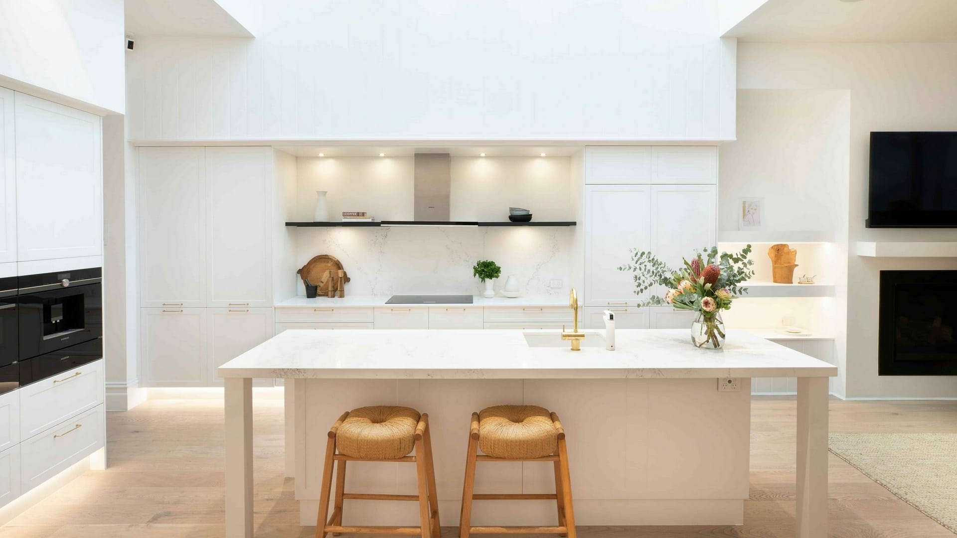 Empira_White_Kitchen_by_Kinsman_Kitchens_005.jpg-scaled