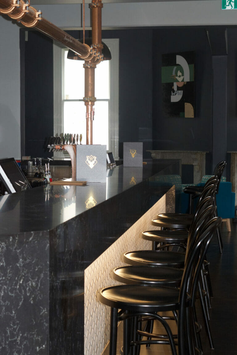 5100 Vanilla Noir - Stag Hotel - Calacatta Nuvo