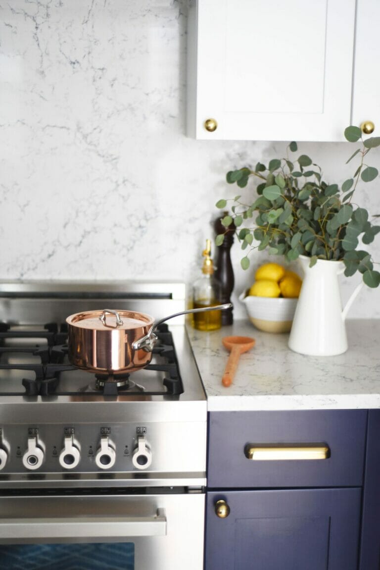 WhiteAttica_5143_USImagesTurnTable_1