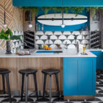 Traditional U-Shape kitchen in Caesarstone 5110 Alpine Mist | 2957