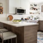 Traditional U-Shape kitchen in Caesarstone 5131 Calacatta Nuvo| 2154