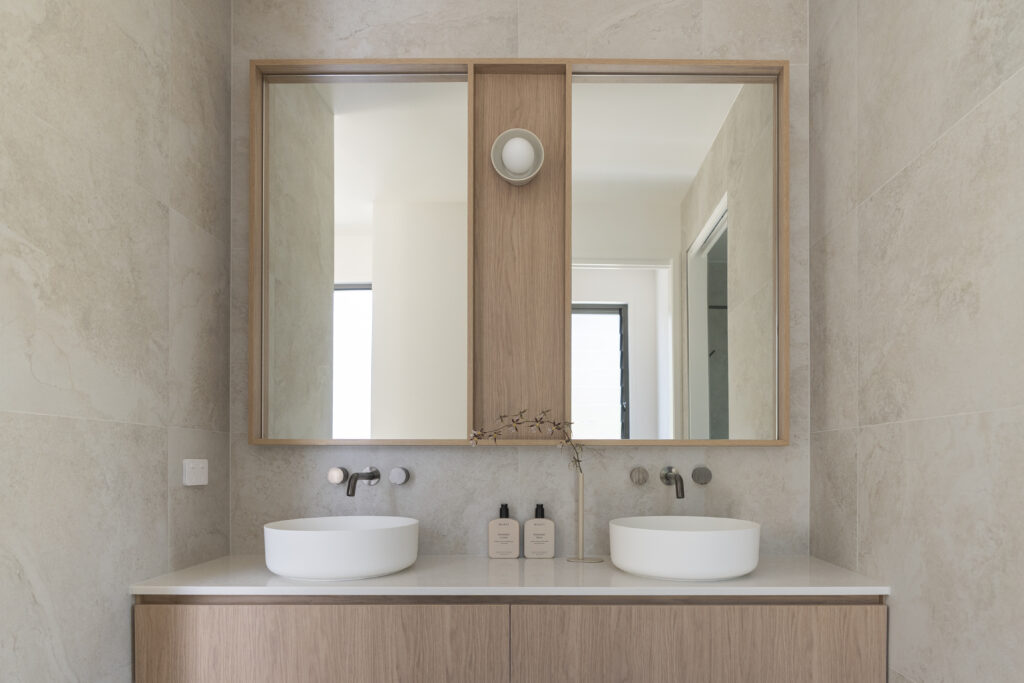 Bathroom vanity with Alpine Mist™ surface and soft
neutral finishes